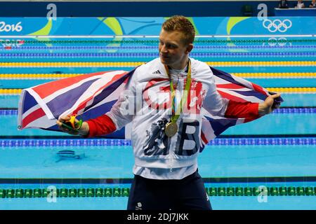 Podium 100 m Breaststroke Men : der britische Adam Peaty Goldmedaillengewinner, bei der Schwimmveranstaltung im Olympischen Schwimmbad, Rio, Brasilien am 7. August 2016. Foto von Henri Szwarc/ABACAPRESS.COM Stockfoto