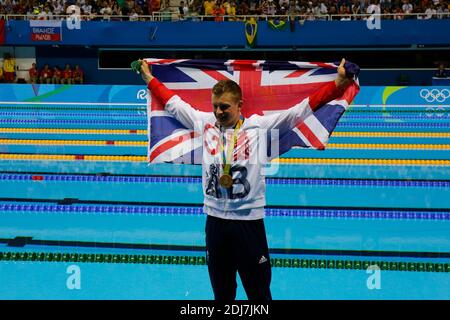 Podium 100 m Breaststroke Men : der britische Adam Peaty Goldmedaillengewinner, bei der Schwimmveranstaltung im Olympischen Schwimmbad, Rio, Brasilien am 7. August 2016. Foto von Henri Szwarc/ABACAPRESS.COM Stockfoto