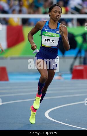 Die USA Allyson Felix lief am 13. August 2016 ihre erste Runde der 400 m Frauen im Olympiastadion in Rio, Brasilien. Foto von Henri Szwarc/ABACAPRESS.COM Stockfoto