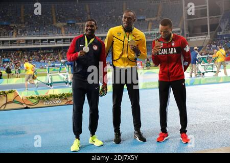 Jamaikas Usain Bolt, Goldmedaille, US Justin Gatlin, Silbermedaillengewinner und Kanadas Andre de Grasse, Bronzemedaillengewinner der 100-m-Männer im Olympiastadion, Rio, Brasilien am 15. August 2016. Foto von Henri Szwarc/ABACAPRESS.COM Stockfoto