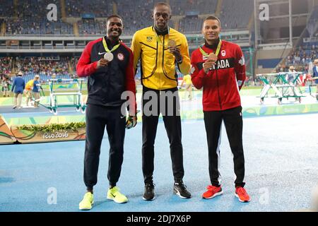 Jamaikas Usain Bolt, Goldmedaille, US Justin Gatlin, Silbermedaillengewinner und Kanadas Andre de Grasse, Bronzemedaillengewinner der 100-m-Männer im Olympiastadion, Rio, Brasilien am 15. August 2016. Foto von Henri Szwarc/ABACAPRESS.COM Stockfoto
