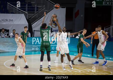 Madrid, Spanien. Dezember 2020. Deon Thompson während Real Madrid Sieg über Unicaja Málaga (91 - 84) in Liga Endesa regulären Saison Spiel (Tag 14) gefeiert in Madrid, Spanien im Wizink Center am 13. Dezember 2020. (Foto: Juan Carlos García Mate/Pacific Press/Sipa USA) Quelle: SIPA USA/Alamy Live News Stockfoto