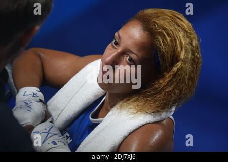 Estelle Mossy aus Frankreich kämpft gegen Irma Testa aus Italien in den leichten 57-60kg Frauen während des Boxens in Riocentro am 15. August 2016 in Rio de Janeiro, Brasilien. Foto von Lionel Hahn/ABACAPRESS.COM Stockfoto