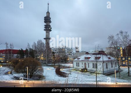 Helsinki, Finnland 30. November 2020 Fernsehturm Pasila. Hochwertige Fotos Stockfoto