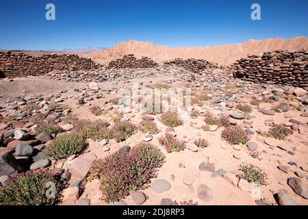 Reste von Felsstrukturen in Tambo de Catarpe, Catarpe Valley in der Atacama Wüste, Chile. Stockfoto