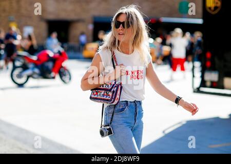 Street style, Lucy Williams Ankunft in 3.1 Phillip Lim Frühjahr Sommer 2017 Show im Dachfenster Clarkson North, 572 Washington Street, in New York, USA, am 12. September 2016 statt. Foto von Marie-Paola Bertrand-Hillion/ABACAPRESS.COM Stockfoto