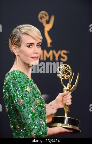 Sarah Paulson posiert im Presseraum während der 68. Jährlichen Primetime Emmy Awards am 18. September 2016 im Microsoft Theater in Los Angeles, CA, USA. Foto von Lionel Hahn/ABACAPRESS.COM Stockfoto