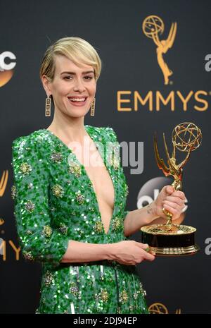 Sarah Paulson posiert im Presseraum während der 68. Jährlichen Primetime Emmy Awards am 18. September 2016 im Microsoft Theater in Los Angeles, CA, USA. Foto von Lionel Hahn/ABACAPRESS.COM Stockfoto