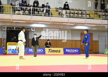 Tokio, Japan. Dezember 2020. Joshiro Maruyama, Hifumi AbE Judo : Judo Männer -66kg Auswahl Spiel für Tokio 2020 Olympischen Spiele in Kodokan in Tokio, Japan . Kredit: Itaru Chiba/AFLO/Alamy Live Nachrichten Stockfoto