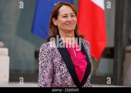 Der Minister für Umwelt, Energie und Meeresangelegenheiten Segolene Royal verlässt den Elysee-Palast nach der wöchentlichen Kabinettssitzung am 28. September 2016 in Paris. Foto von Henri Szwarc/ABACAPRESS.COM Stockfoto