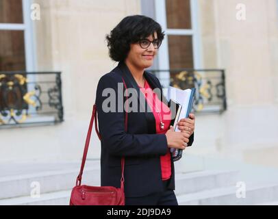 Die Ministerin für Arbeit, Beschäftigung, Berufsbildung und sozialen Dialog Myriam El Khomri verließ nach der wöchentlichen Kabinettssitzung am 28. September 2016 in Paris, Frankreich, den Elysee-Palast. Foto von Somer/ABACAPRESS.COM Stockfoto