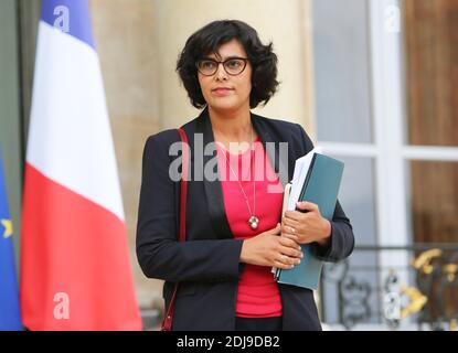 Die Ministerin für Arbeit, Beschäftigung, Berufsbildung und sozialen Dialog Myriam El Khomri verließ nach der wöchentlichen Kabinettssitzung am 28. September 2016 in Paris, Frankreich, den Elysee-Palast. Foto von Somer/ABACAPRESS.COM Stockfoto