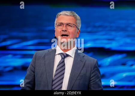 Rupert Stadler Geschäftsführer von Audi bei einer Audi Pressekonferenz am 29. September 2016 im Palais des Expositions, Paris, Frankreich, auf dem Pariser Automobilsalon 2016. Foto von Henri Szwarc/ABACAPRESS.COM Stockfoto