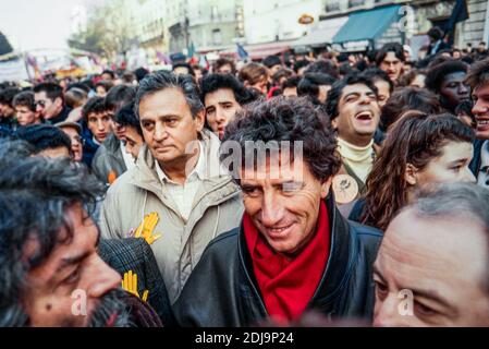 Mark Halter, Roger Hanin, Jack lang et Enrico Macias lors d'une marche SOS Racisme Touche Pas a Mon Pote a Paris, France le 29 Novembre 1987. Foto von Christophe Geyres/ABACAPRESS.COM Stockfoto