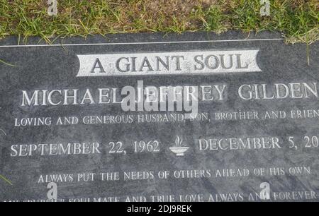 Mission Hills, California, USA 6. Dezember 2020 EIN allgemeiner Blick auf die Atmosphäre des Grabes des Schauspielers Michael Gilden auf dem Friedhof Eden Memorial Park am 6. Dezember 2020 in Mission Hills, Kalifornien, USA. Foto von Barry King/Alamy Stockfoto Stockfoto