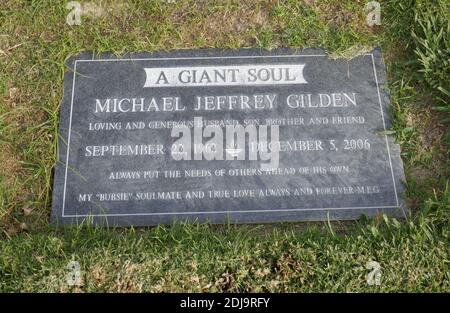 Mission Hills, California, USA 6. Dezember 2020 EIN allgemeiner Blick auf die Atmosphäre des Grabes des Schauspielers Michael Gilden auf dem Friedhof Eden Memorial Park am 6. Dezember 2020 in Mission Hills, Kalifornien, USA. Foto von Barry King/Alamy Stockfoto Stockfoto