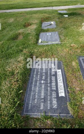 Mission Hills, California, USA 6. Dezember 2020 EIN allgemeiner Blick auf die Atmosphäre des Grabes des Schauspielers Michael Gilden auf dem Friedhof Eden Memorial Park am 6. Dezember 2020 in Mission Hills, Kalifornien, USA. Foto von Barry King/Alamy Stockfoto Stockfoto