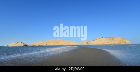 Jazirat Jabal Al AWD in der Nähe von Al Sawadi Beach in Oman. Stockfoto