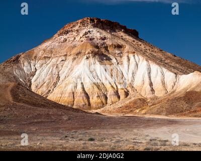 Striped mesa, Kanku Breakaways Conservation Park, Coober Pedy, South Australia Stockfoto