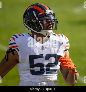 Chicago, Illinois, USA. Dezember 2020. - Bears #52 Khalil Mack erwärmt sich vor dem NFL-Spiel zwischen den Houston Texans und Chicago Bears im Soldier Field in Chicago, IL. Fotograf: Mike Wulf. Kredit: csm/Alamy Live Nachrichten Stockfoto