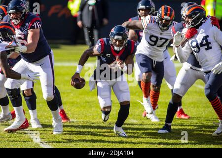 Chicago, Illinois, USA. Dezember 2020. - Texans Quarterback #4 Deshaun Watson in Aktion während des NFL-Spiels zwischen den Houston Texans und Chicago Bears im Soldier Field in Chicago, IL. Fotograf: Mike Wulf. Kredit: csm/Alamy Live Nachrichten Stockfoto