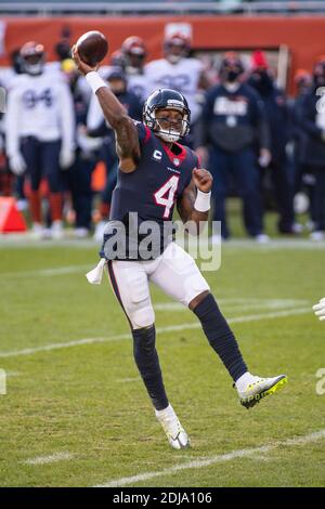 Chicago, Illinois, USA. Dezember 2020. - Texans Quarterback #4 Deshaun Watson in Aktion während des NFL-Spiels zwischen den Houston Texans und Chicago Bears im Soldier Field in Chicago, IL. Fotograf: Mike Wulf. Kredit: csm/Alamy Live Nachrichten Stockfoto