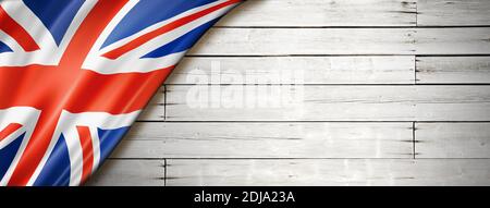Großbritannien, britische Flagge auf alter weißer Wand. Horizontales Panorama-Banner. Stockfoto