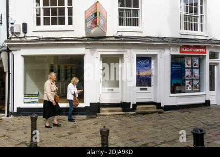 Leeres Ladenlokal zum Verkauf in West Street, Chichester. Stockfoto