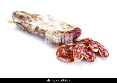Harte Salami isoliert auf weißem Hintergrund Stockfoto