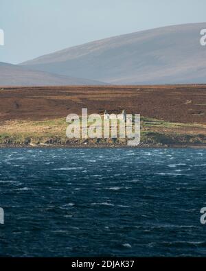 Gebäude, gegenüber dem Scapa Flow, Orkney Isles, Schottland Stockfoto