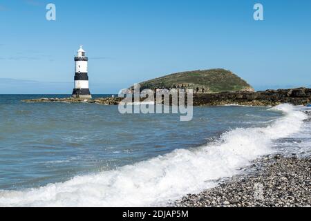 Penmon Leuchtturm Trwyn Du auf der Insel Anglesey Sir Ynys Mon North Wales Großbritannien Stockfoto