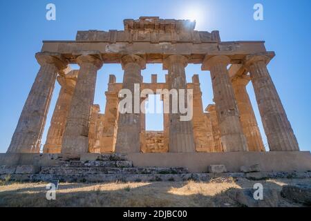 Griechischer Tempel im archäologischen Park von Selinunte in Sizilien. Stockfoto