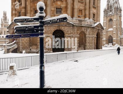 Radcliffe Square Oxford UK im Schnee Stockfoto