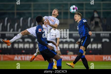 Patrick Herrmann (BMG), Peter Pekarik (Hertha) Borussia Mönchengladbach - Hertha BSC Berlin 27.10.2020, Fussball; 1. Bundesliga, Saison 2020/21 Foto: Stockfoto