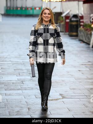 Sian Welby verlässt die Global Radio Studios in London. Stockfoto