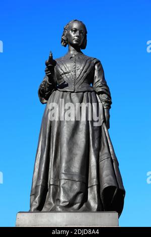 Gedenkstatue der Florence Nightingale in Westminster London England Enthüllt in Waterloo Place im Jahr 1915 war sie eine Engländerin Krankenschwester bekannt als die Dame Stockfoto
