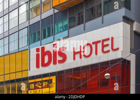 Hongkong, China – 29. April 2017: Ibis Hotel Building auf der Insel in Hongkong, China. Stockfoto