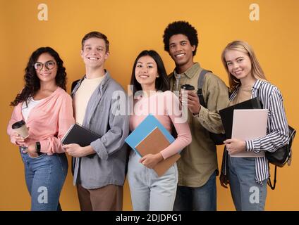 Wissensaustausch zwischen Menschen und modernes Studium Stockfoto