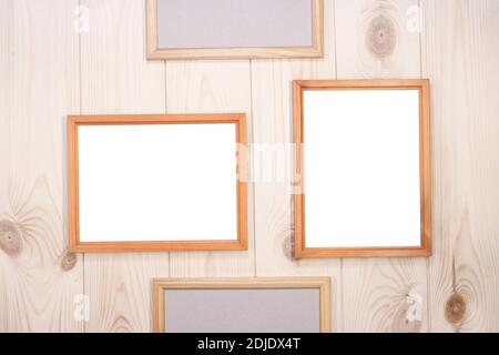 Mock up leere Holzrahmen auf hellen Kiefernholz Wand Hintergrund, zeigen Text oder Produkt. Stockfoto