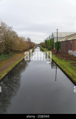 Der Birmingham Canal an der Kreuzung Smethwick in Smethwick, Sandwell, West Midlands, Großbritannien Stockfoto