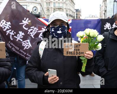 Protest auf dem Leicester Square über die Situation in Hongkong und die Notlage von 12 Aktivisten, die verhaftet wurden. Sie haben jetzt Bedenken über das Regime. Stockfoto