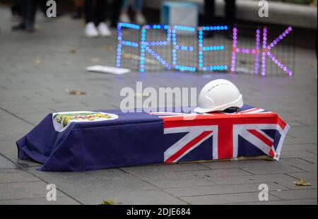 Protest auf dem Leicester Square über die Situation in Hongkong und die Notlage von 12 Aktivisten, die verhaftet wurden. Sie haben jetzt Bedenken über das Regime. Stockfoto