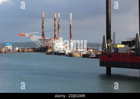 Holyhead Port, Deal or No Deal, Montag, 14. Dezember 2020. Spediteure fürchten Chaos im Hafen von Holyhead. Spediteure haben behauptet, dass es Chaos bei Holyhead geben wird, wenn die Brexit-Übergangsperiode zu Ende geht. Aber die Hafenbesitzer Stene Line hat gesagt, dass der Prozess reibungslos wäre Kredit: Mike Clarke/Alamy Live News. Stockfoto