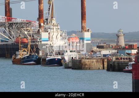 Holyhead Port, Deal or No Deal, Montag, 14. Dezember 2020. Spediteure fürchten Chaos im Hafen von Holyhead. Spediteure haben behauptet, dass es Chaos bei Holyhead geben wird, wenn die Brexit-Übergangsperiode zu Ende geht. Aber die Hafenbesitzer Stene Line hat gesagt, dass der Prozess reibungslos wäre Kredit: Mike Clarke/Alamy Live News. Stockfoto