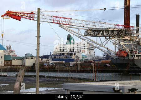 Holyhead Port, Deal or No Deal, Montag, 14. Dezember 2020. Spediteure fürchten Chaos im Hafen von Holyhead. Spediteure haben behauptet, dass es Chaos bei Holyhead geben wird, wenn die Brexit-Übergangsperiode zu Ende geht. Aber die Hafenbesitzer Stene Line hat gesagt, dass der Prozess reibungslos wäre Kredit: Mike Clarke/Alamy Live News. Stockfoto