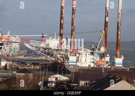 Holyhead Port, Deal or No Deal, Montag, 14. Dezember 2020. Spediteure fürchten Chaos im Hafen von Holyhead. Spediteure haben behauptet, dass es Chaos bei Holyhead geben wird, wenn die Brexit-Übergangsperiode zu Ende geht. Aber die Hafenbesitzer Stene Line hat gesagt, dass der Prozess reibungslos wäre Kredit: Mike Clarke/Alamy Live News. Stockfoto