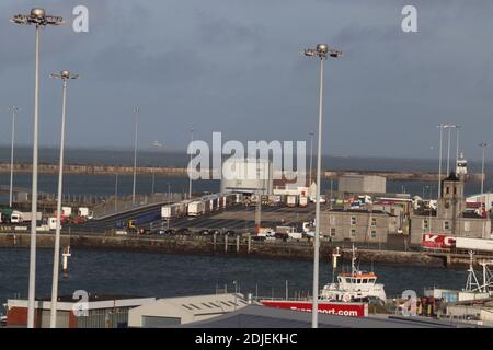 Holyhead Port, Deal or No Deal, Montag, 14. Dezember 2020. Spediteure fürchten Chaos im Hafen von Holyhead. Spediteure haben behauptet, dass es Chaos bei Holyhead geben wird, wenn die Brexit-Übergangsperiode zu Ende geht. Aber die Hafenbesitzer Stene Line hat gesagt, dass der Prozess reibungslos wäre Kredit: Mike Clarke/Alamy Live News. Stockfoto