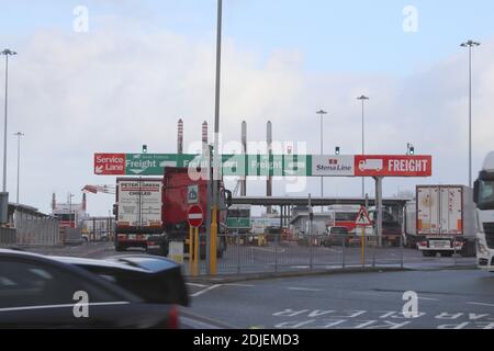 Holyhead Port, Deal or No Deal, Montag, 14. Dezember 2020. Spediteure fürchten Chaos im Hafen von Holyhead. Spediteure haben behauptet, dass es Chaos bei Holyhead geben wird, wenn die Brexit-Übergangsperiode zu Ende geht. Aber die Hafenbesitzer Stene Line hat gesagt, dass der Prozess reibungslos wäre Kredit: Mike Clarke/Alamy Live News. Stockfoto