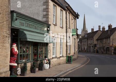 Die High Street in Lechlade Gloucestershire in Großbritannien, am 19. Oktober 2020 Stockfoto