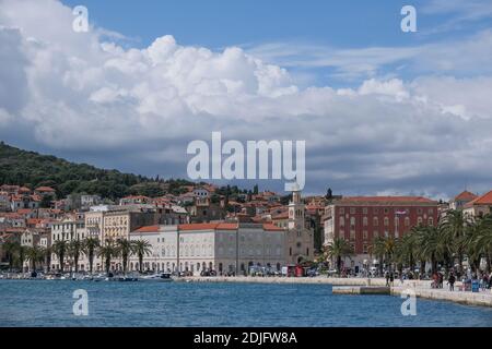 Blick vom Meer auf die Altstadt von Split, Dalmatien, Kroatien, Europa. Stockfoto